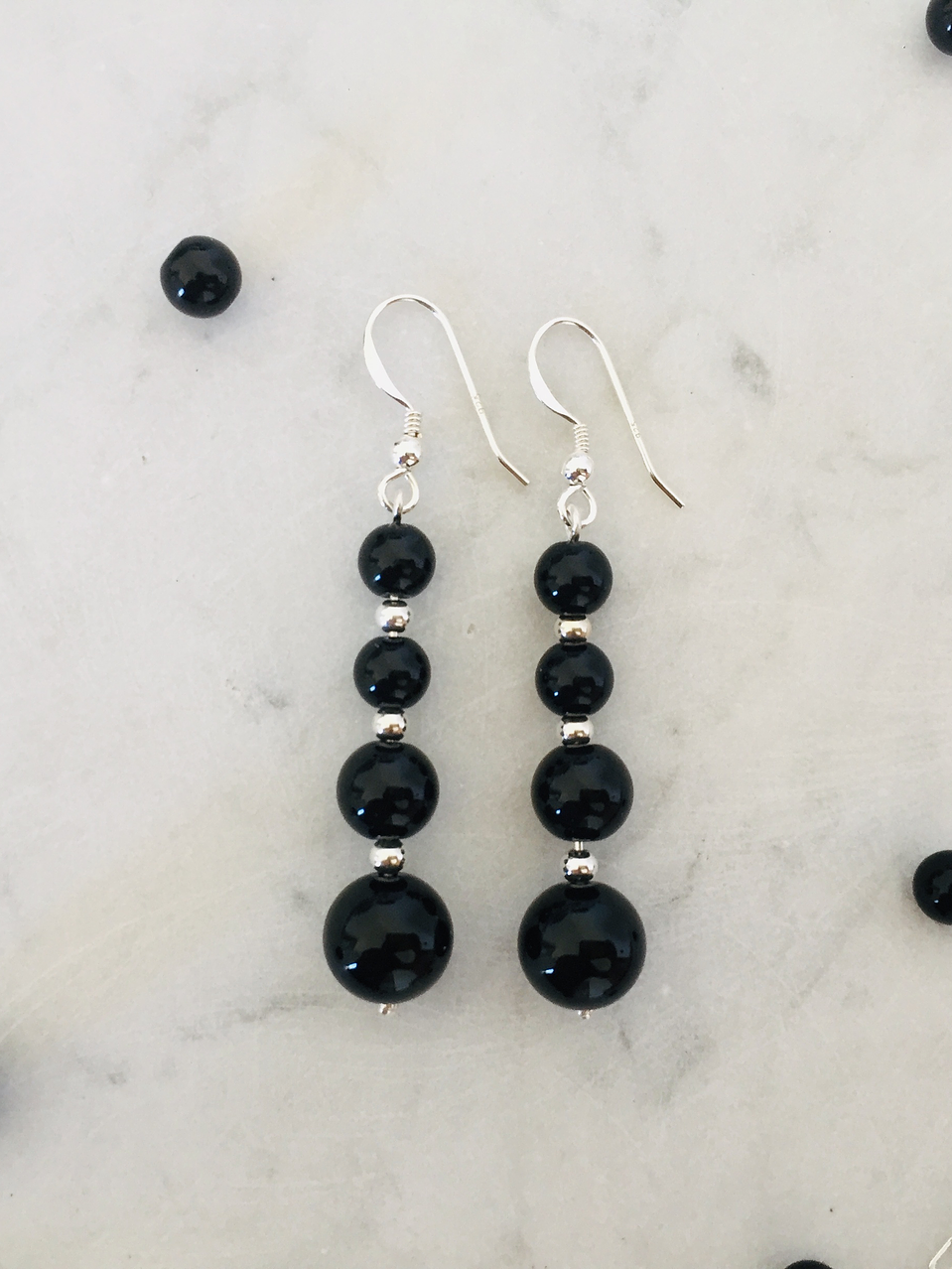 Aros de piedras ónix y detalles de plata 1