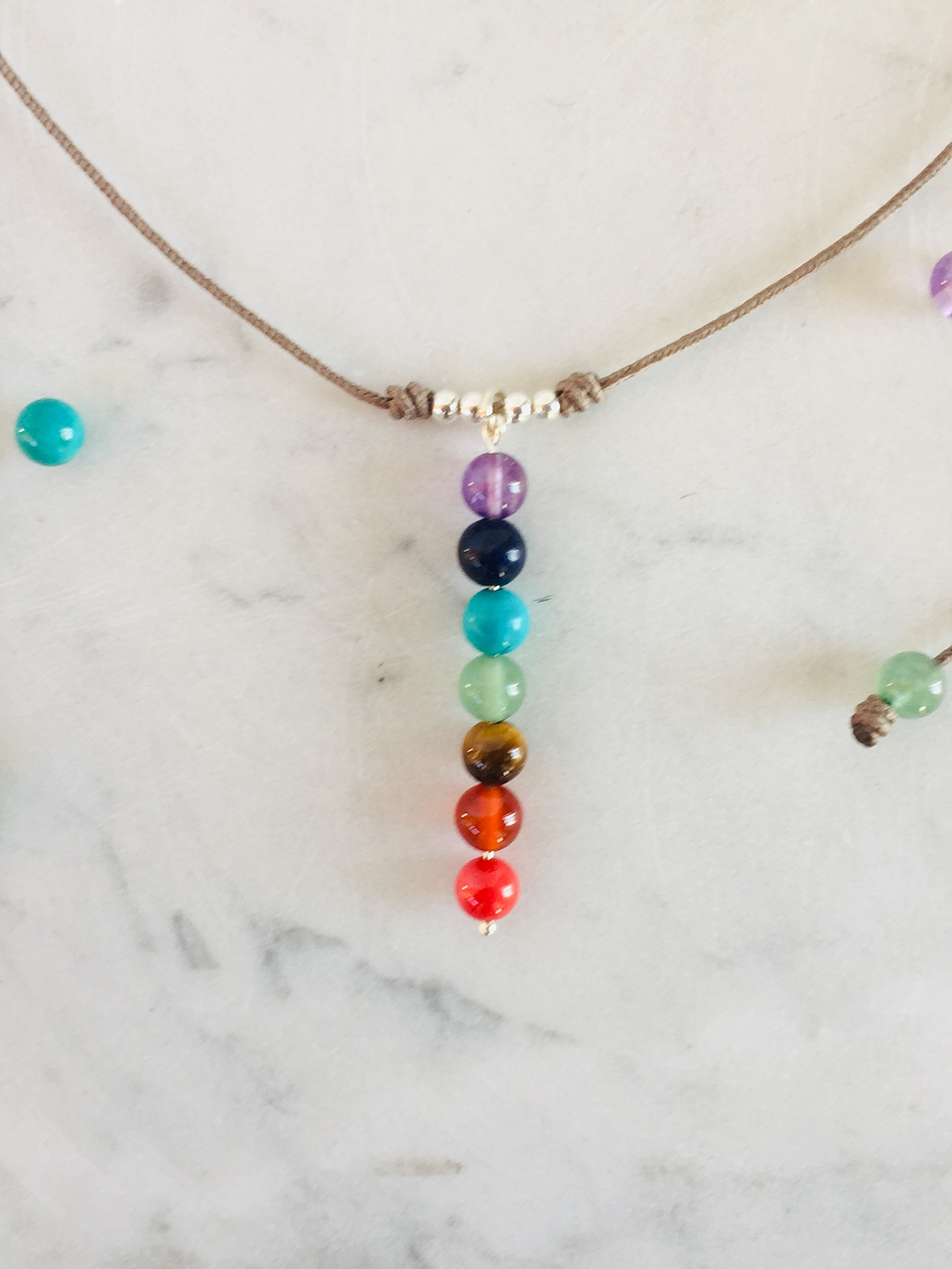 Conjunto hilo de piedras de los 7 chakras y detalles de plata 3