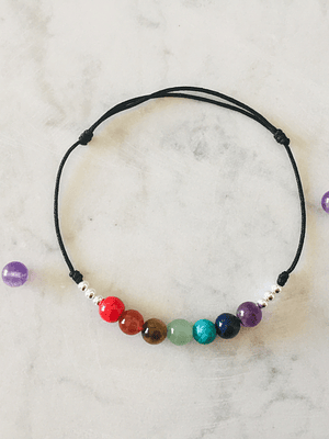 Pulsera de hilo negro regulable con piedras de los 7 chakras y detalles de plata