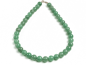 Collar de piedras jade verde