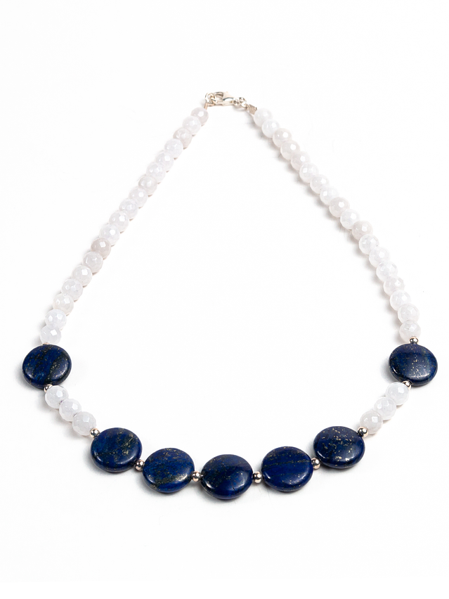 collar de piedras lapislazuli, cuarzo blanco y detalles de plata 1