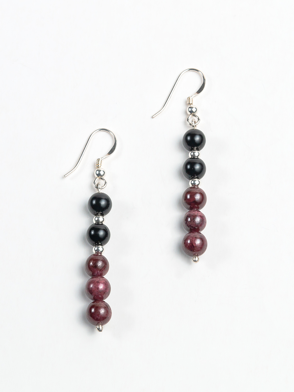 Aros de piedras ónix, granate y detalles de plata 1