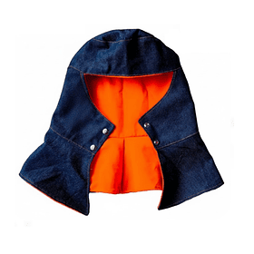 PROTECTOR DE CABEZA PARA SOLDADOR EN JEANS.
