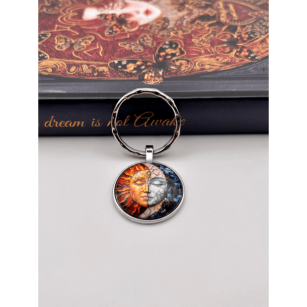 Sun and Moon Keychain – Symbol of Balance and Harmony 2