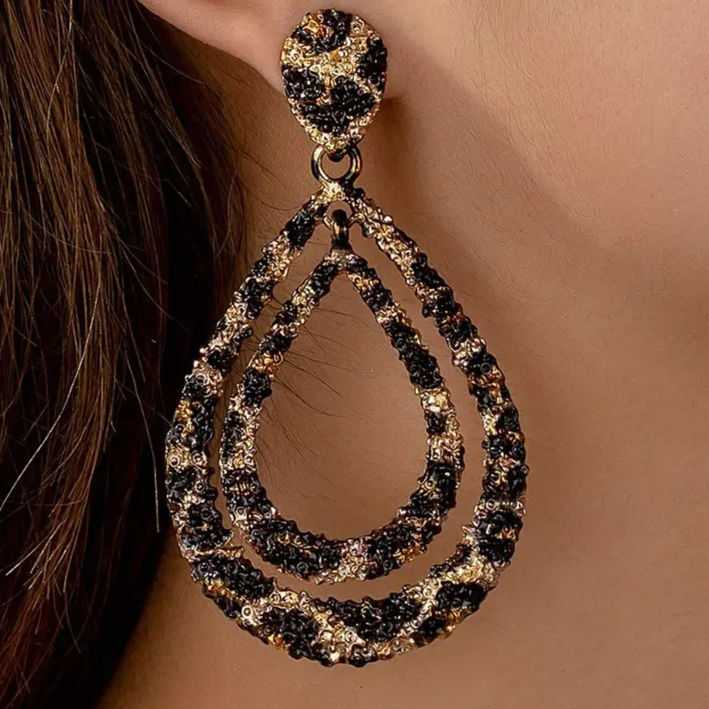 Leopard Glam Drop Earrings – Bold Elegance with a Wild Touch 1