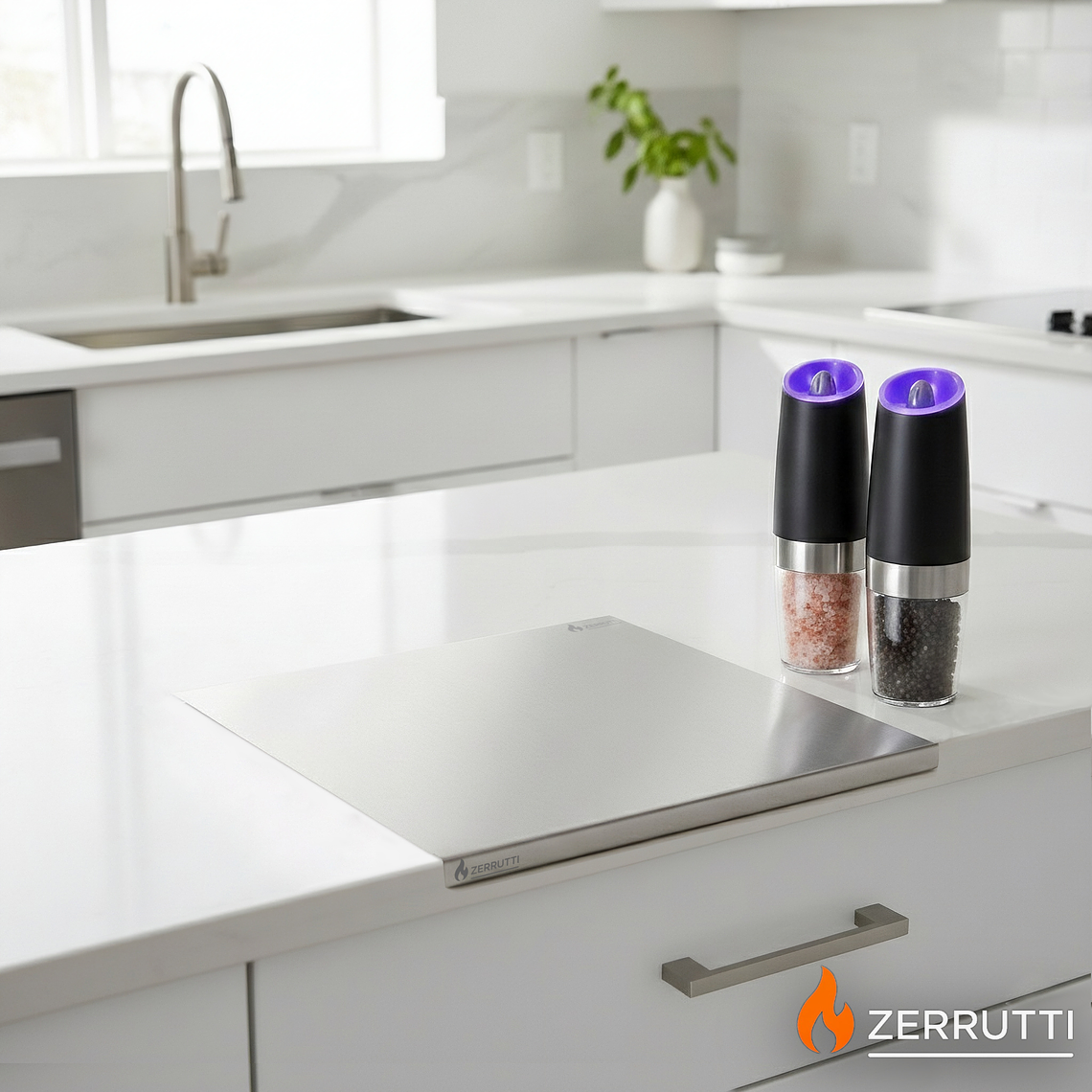 Set Gourmet: Salero y Pimentero Eléctrico y Tabla de Picar en Acero Inoxidable 2