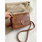 Bolsa cuadrada café bordado 1