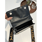 Bolso cuadrado en relieve geométrico NEGRO   3