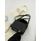 Bolso cuadrado de peluche guateado con solapa NEGRO 3