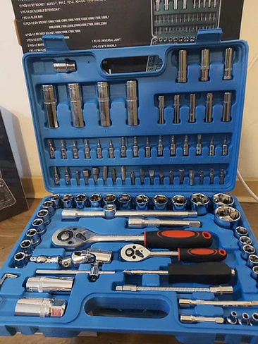 Caja de Herramientas y Set de Dados 94 Piezas 4