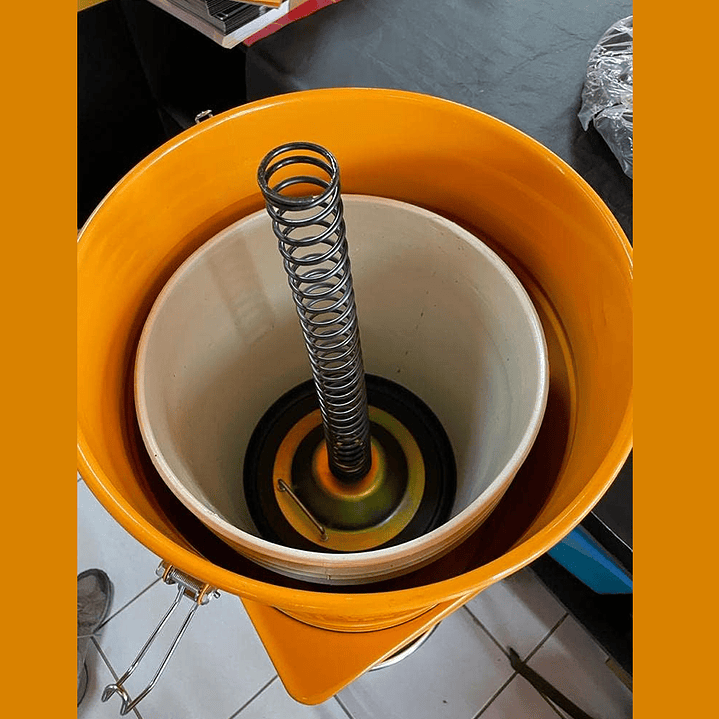 Engrasadora Neumática 45lt Industrial Ingco 3