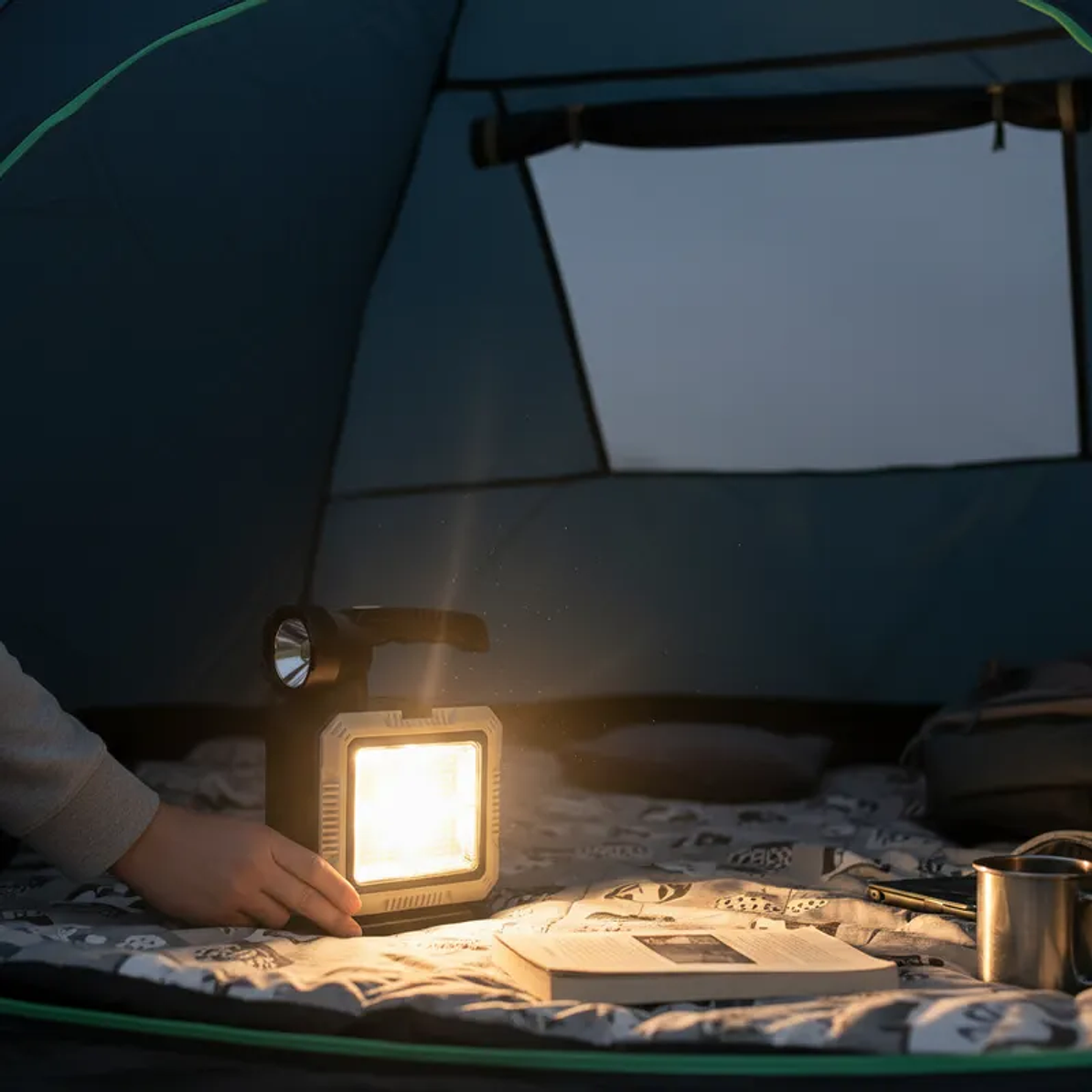 Linterna Solar Multifuncion Con Herramientas TASBEL  5