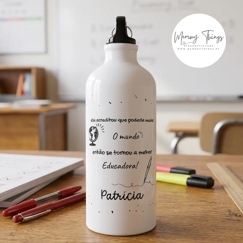 Garrafa de alumínio branca personalizada para educadora 1