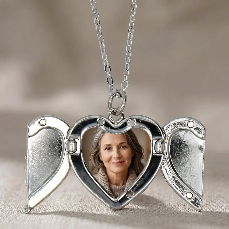 Colar Medalhão Coração com Asas Personalizado – O Presente de Amor Perfeito 2