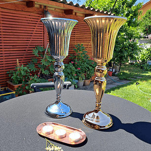 Jarrón metálico decorativo