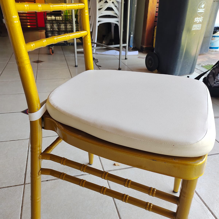 Sillas boda chiavari metal doradas 4