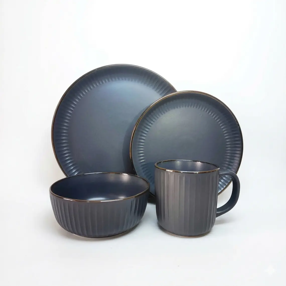 JUEGO DE 16 VAJILLA NEGRO MATE BORDE MARRON CON RELIEVE (4 DE CADA PIEZA) 1