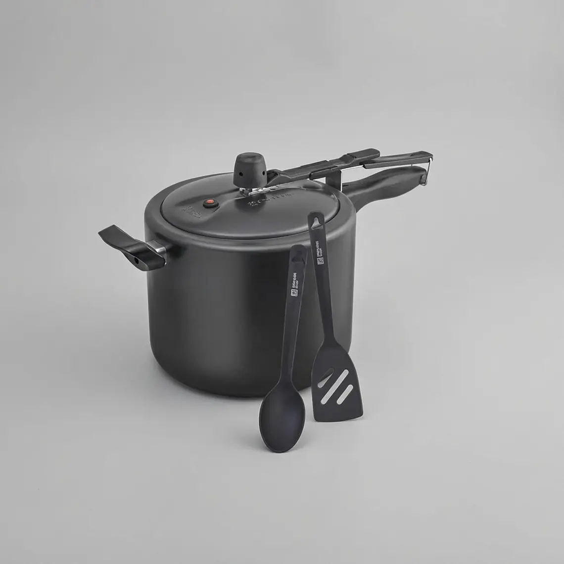 OLLA A PRESION ANTIADHERENTE 8 L + ESPATULA + CUCHARA LLANA 1