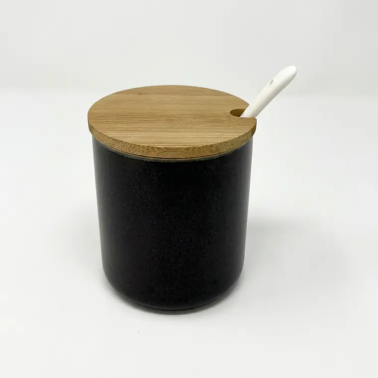 FRASCO POCELANA NEGRO 310 ML CTAPA MADER.+ CUCHARITA (8.5 x 11)CM 1
