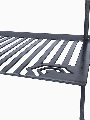 Parrilla Plancha Metalica 3 mm de espesor de 35x60 cm y dos estacas de 12mm x 60 cm