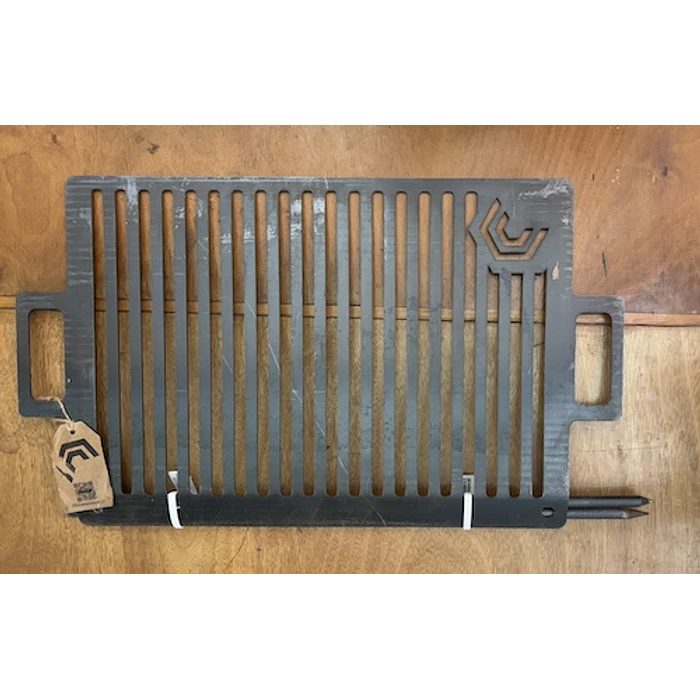 Parrilla Plancha Metalica 3 mm de espesor de 35x60 cm y dos estacas de 12mm x 60 cm 3