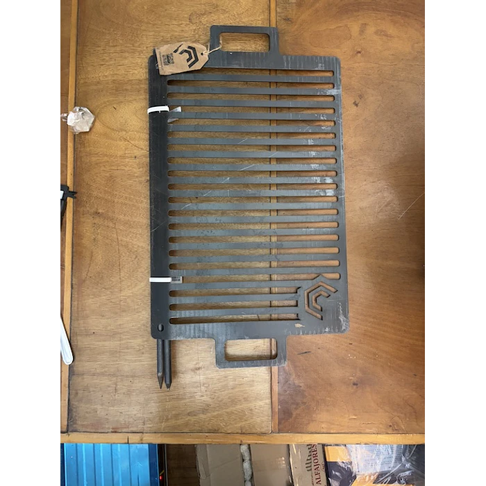 Parrilla Plancha Metalica 3 mm de espesor de 35x60 cm y dos estacas de 12mm x 60 cm 4