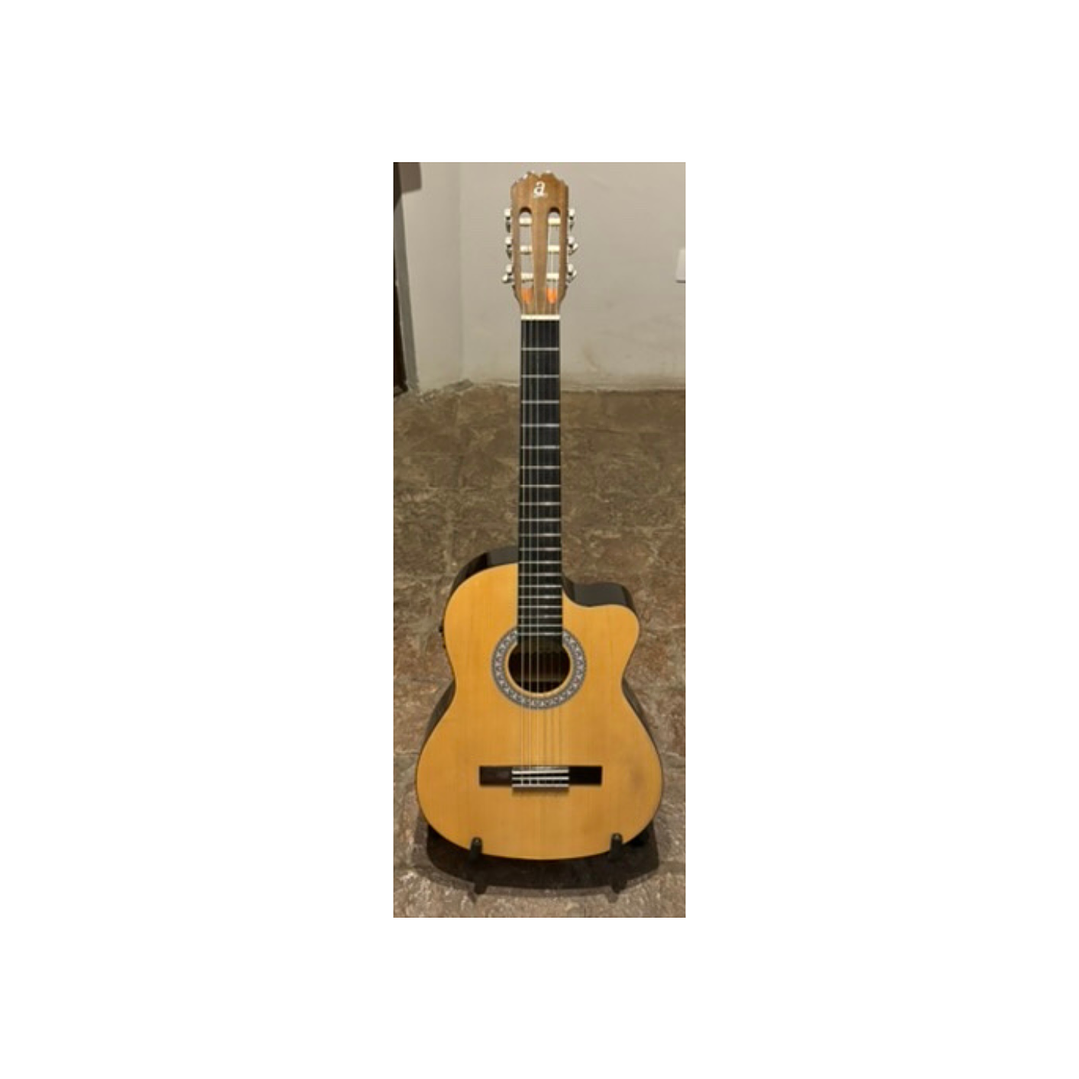 Guitarra electroacústica Nylon Admira Sara  2