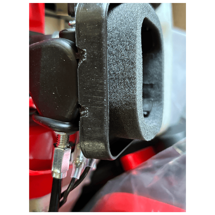 Desbrozadora TBC33x 32.66 cc Con detalle 5