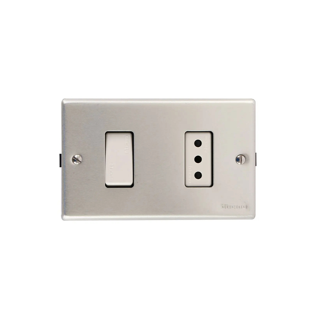 Interruptor 9/12 + Enchufe 10A Magic Oxidal Biticino 1