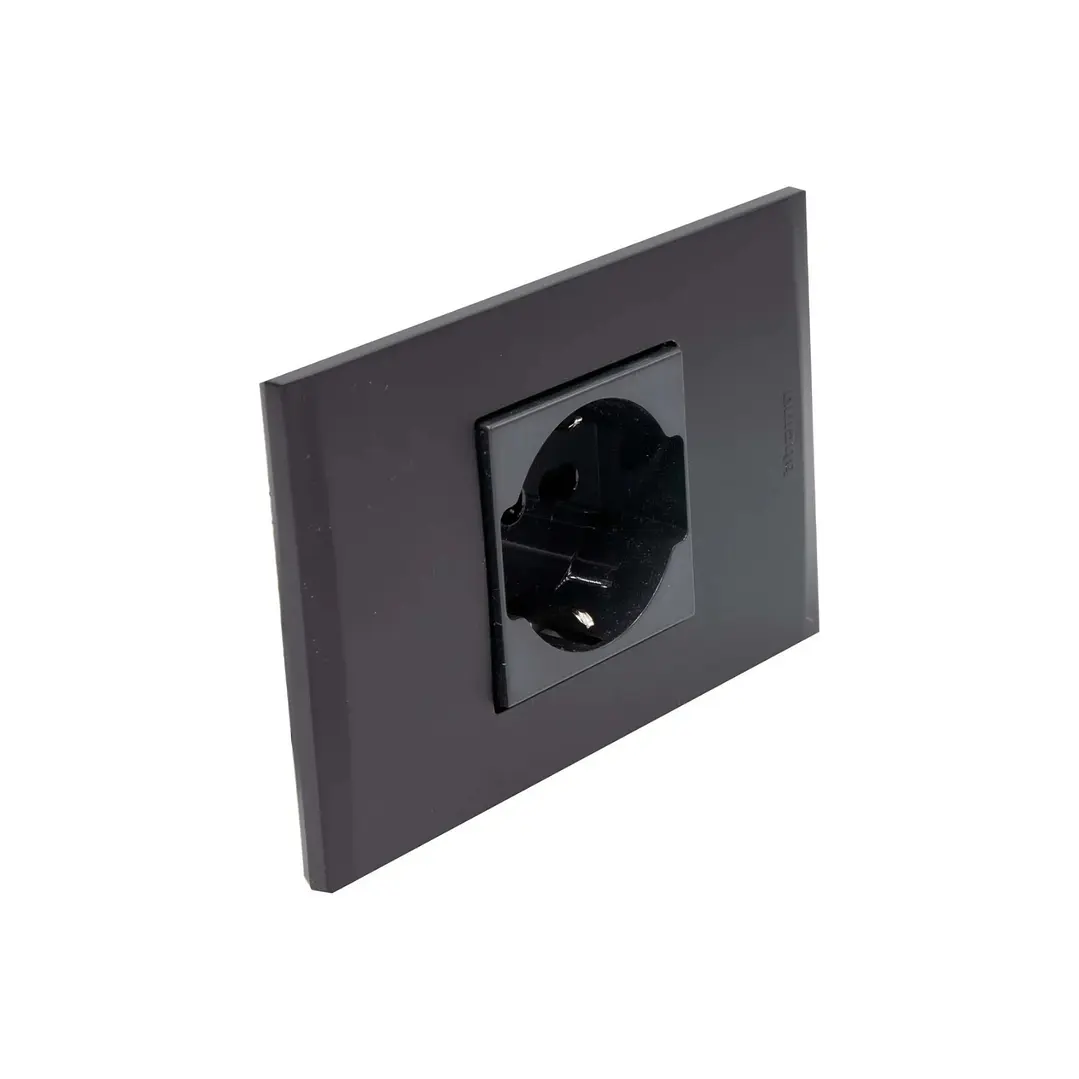 Enchufe Schuko Armado Antracita Negro Nobile Bticino 2