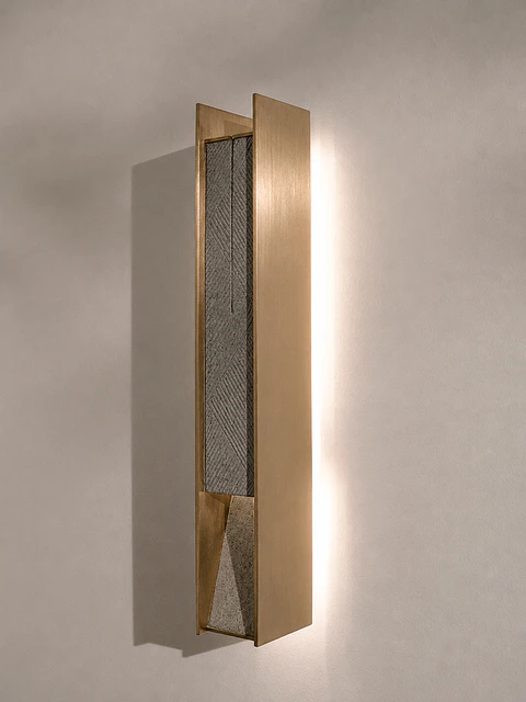 SMALL BRONZE WALL LIGHT