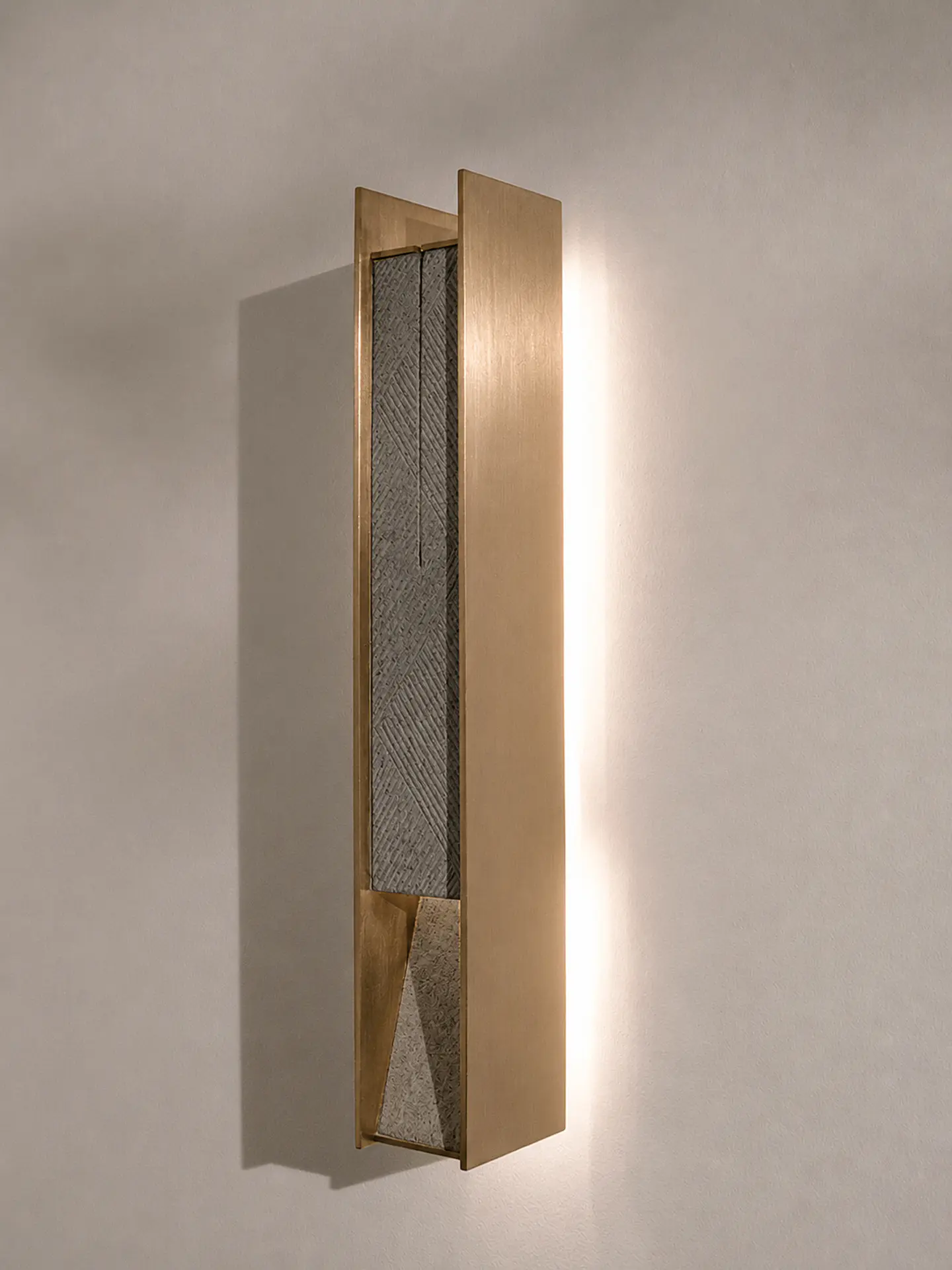 SMALL BRONZE WALL LIGHT 2