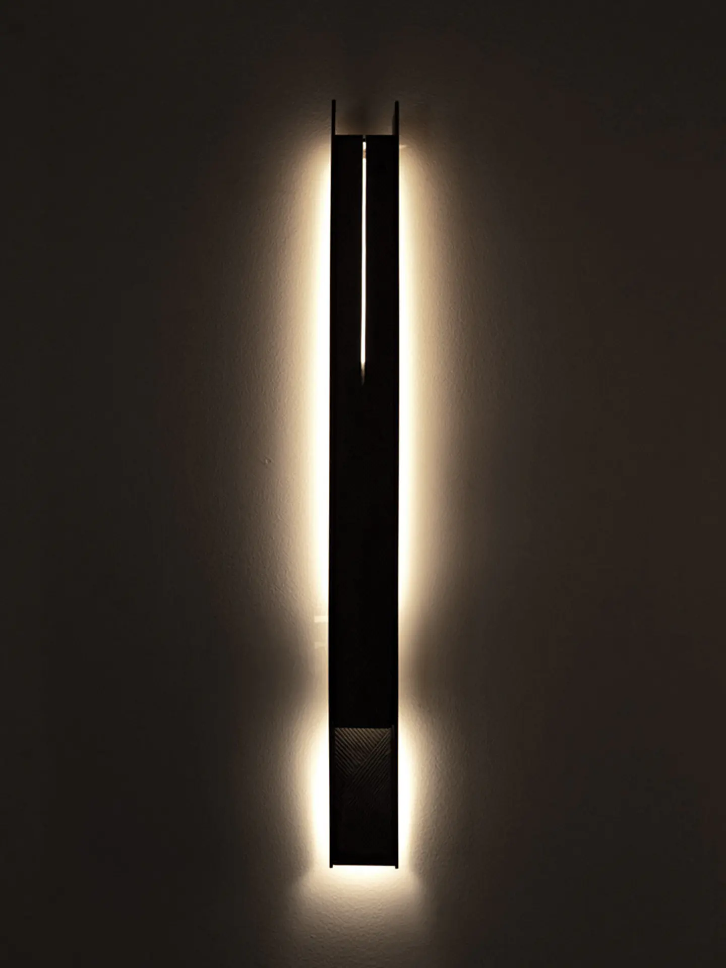 LARGE STEEL WALL LIGHT 3