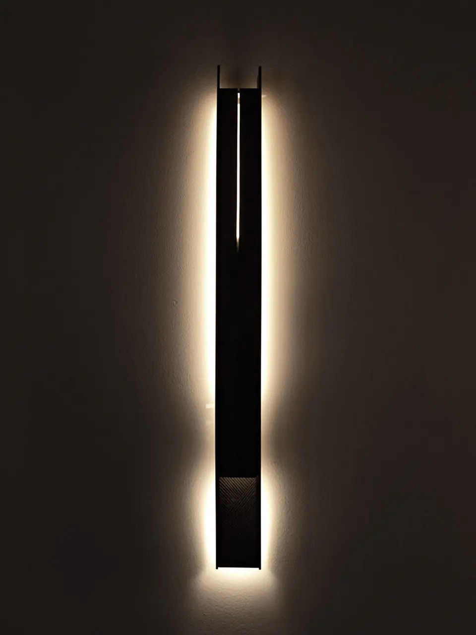 LARGE STEEL WALL LIGHT 3