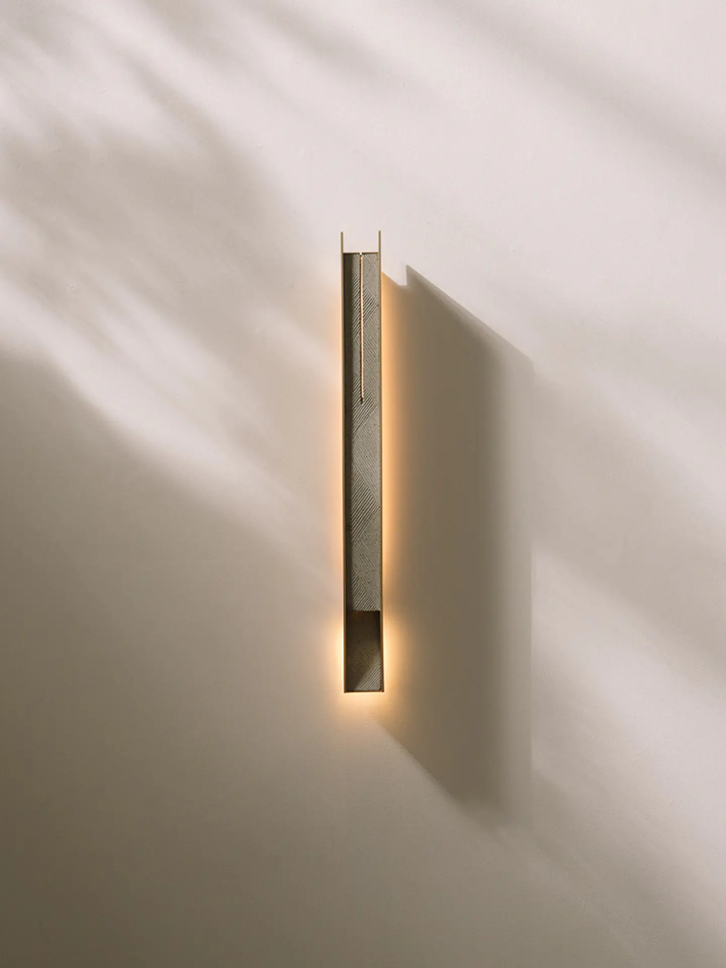 LARGE BRONZE  WALL LIGHT 2