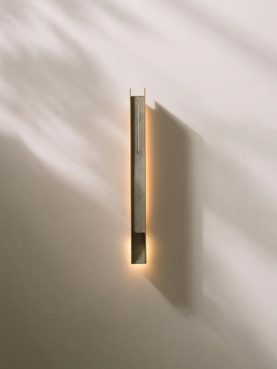LARGE BRONZE  WALL LIGHT 2
