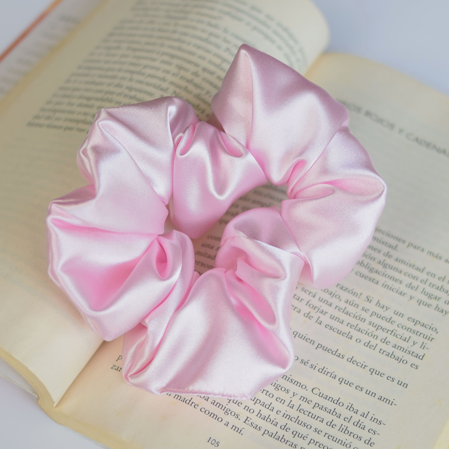 Scrunchie - Moña Satín Rosada