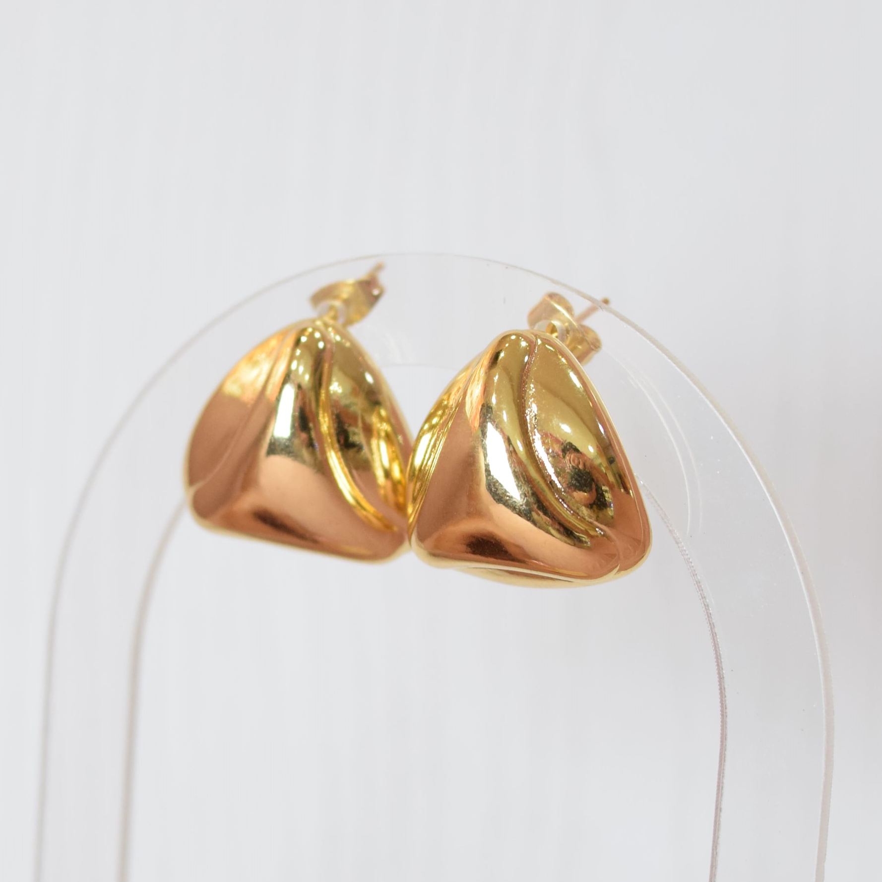 ARETES TOPO TRIANGULO DORADO GRANDE 1