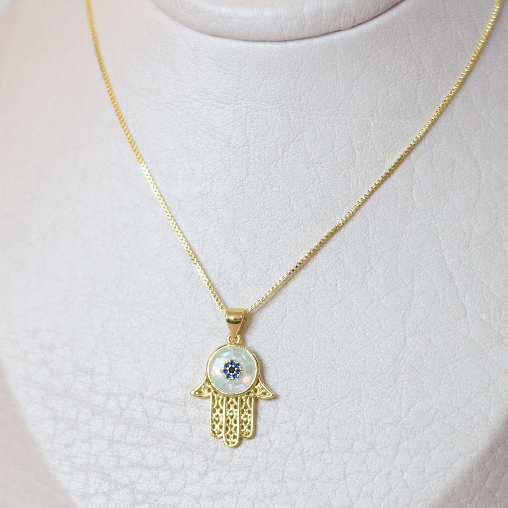 CADENA MANO AZUL CIELO