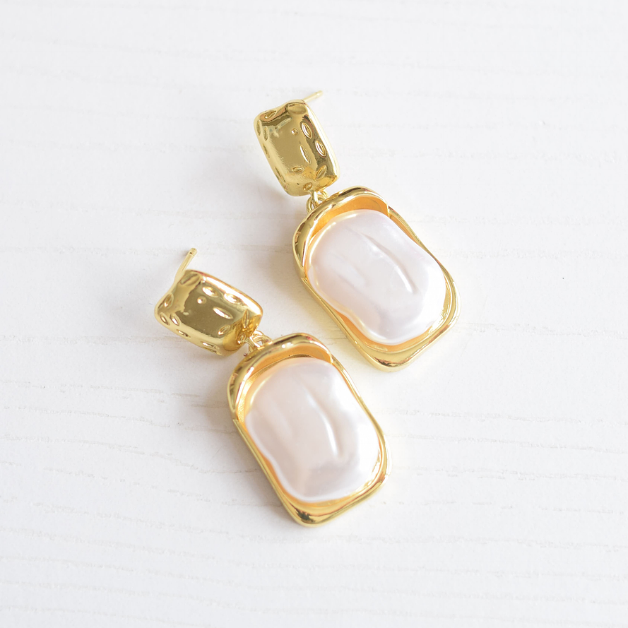 ARETES TOPO PERLA IRREGULAR