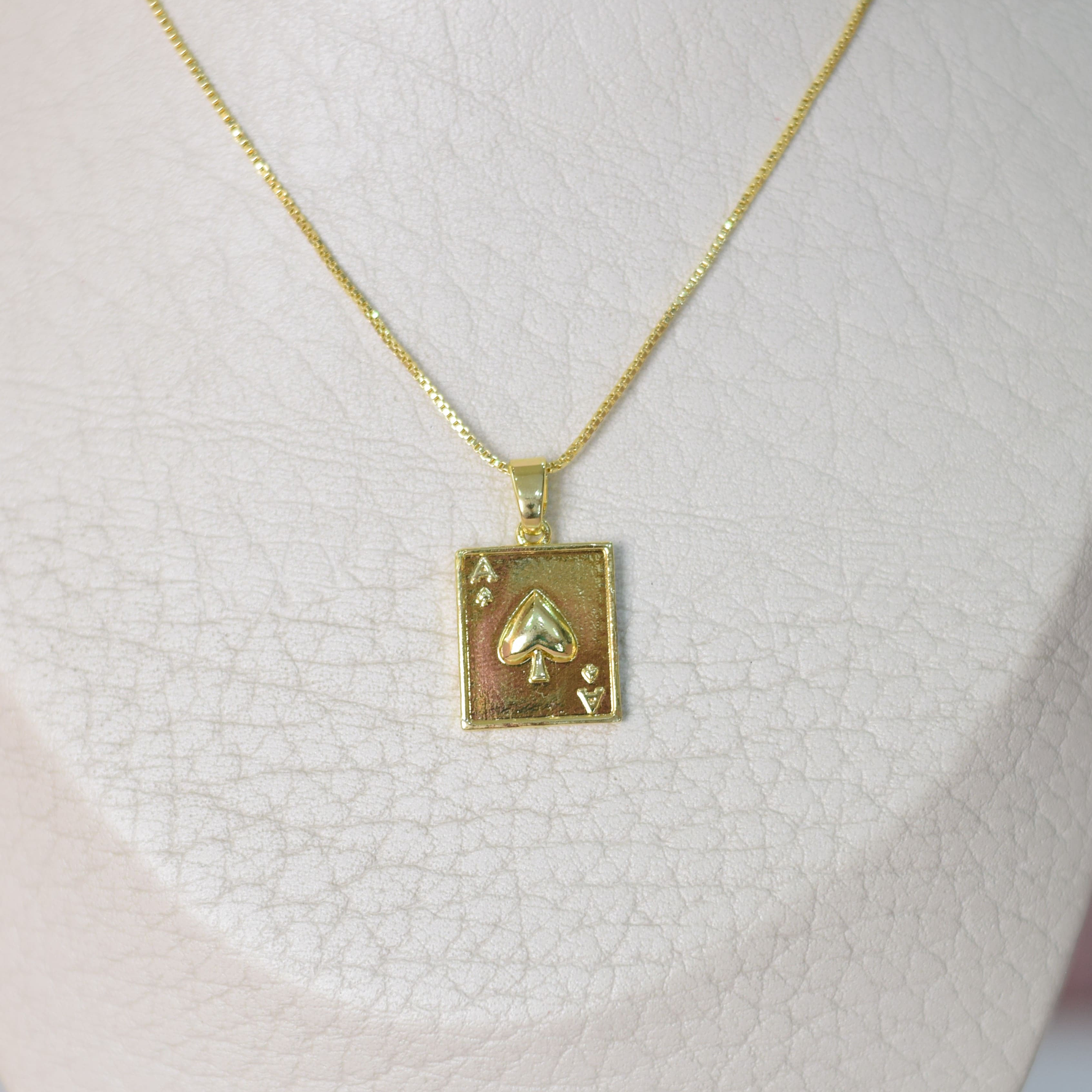 CADENA CARTA A DE CORAZONES