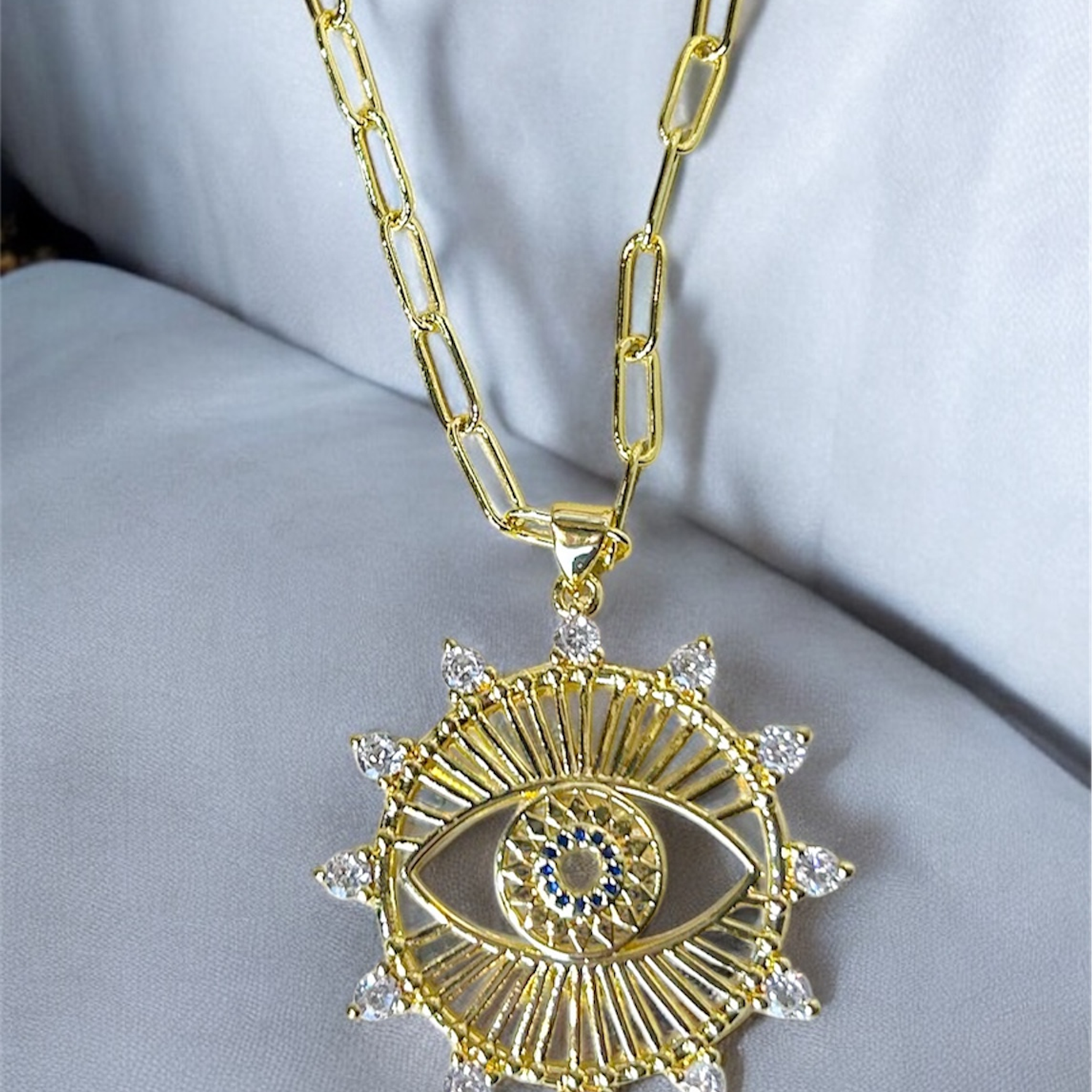 DIJE OJO CON CIRCONES