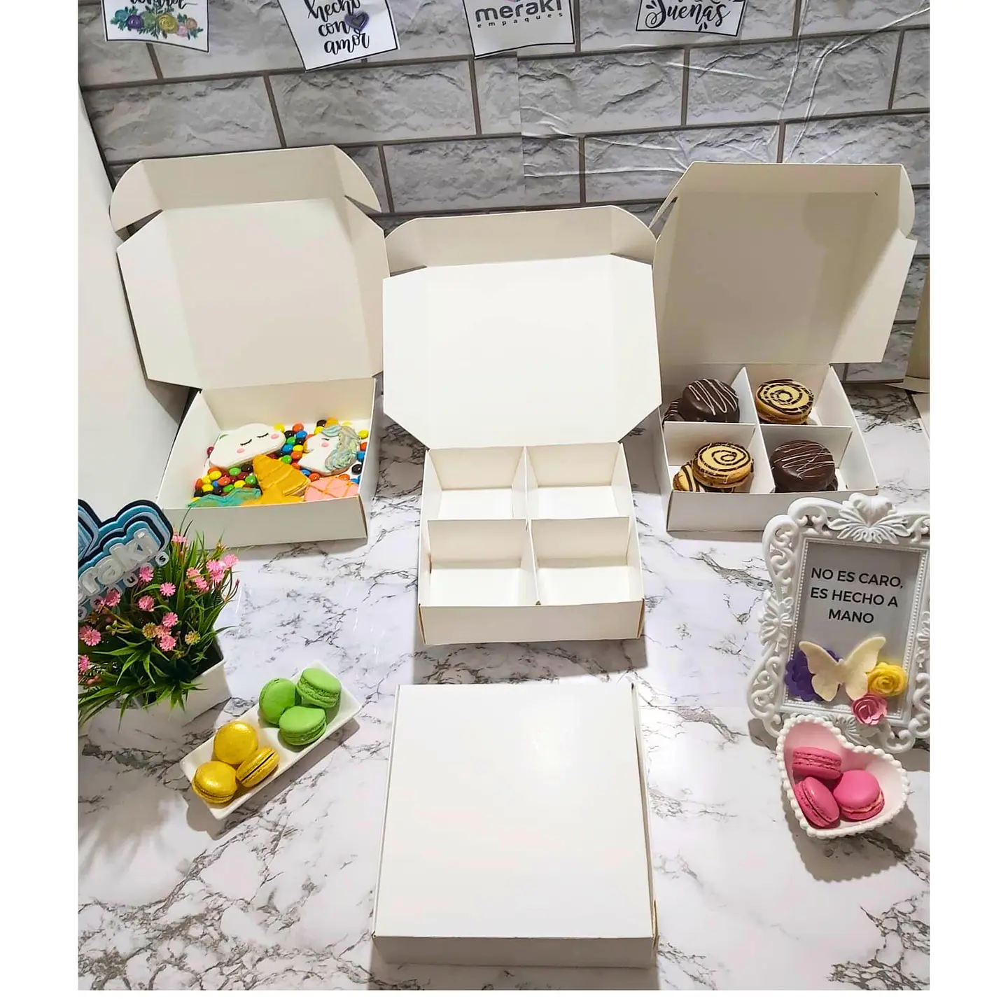caja autoarmable con 4 divisiones 20x20x6 3