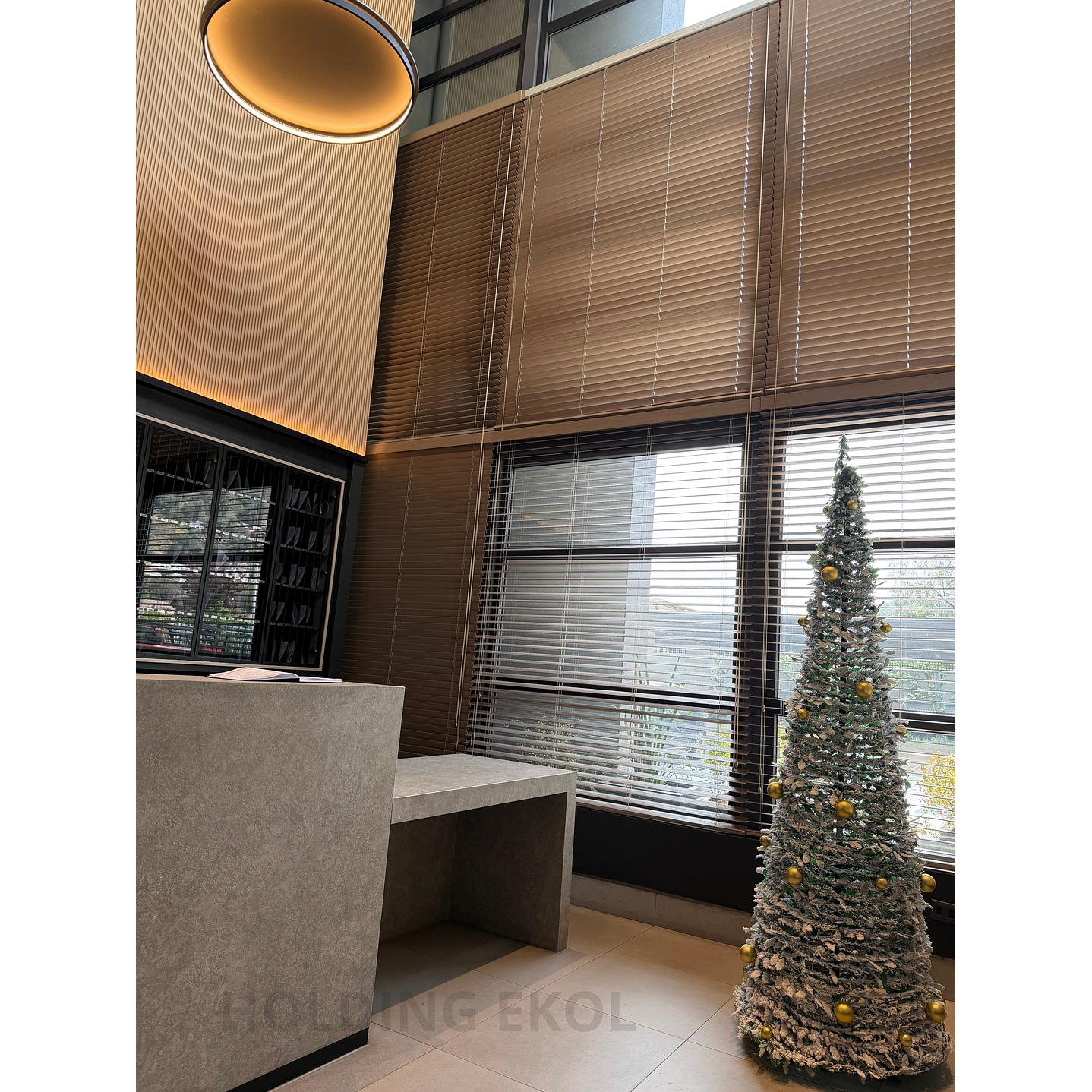 🎄 Árbol De Pascua Ekol Premium 2.10 M | Pino De Navidad Nevado Plegable Con Adornos Dorados ✨ 2