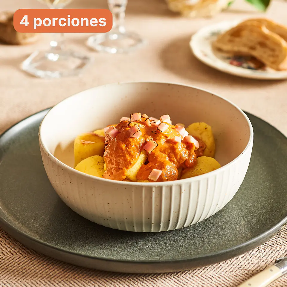 Ñoquis de sémola con salsa rosso y jamón Bandeja L 1