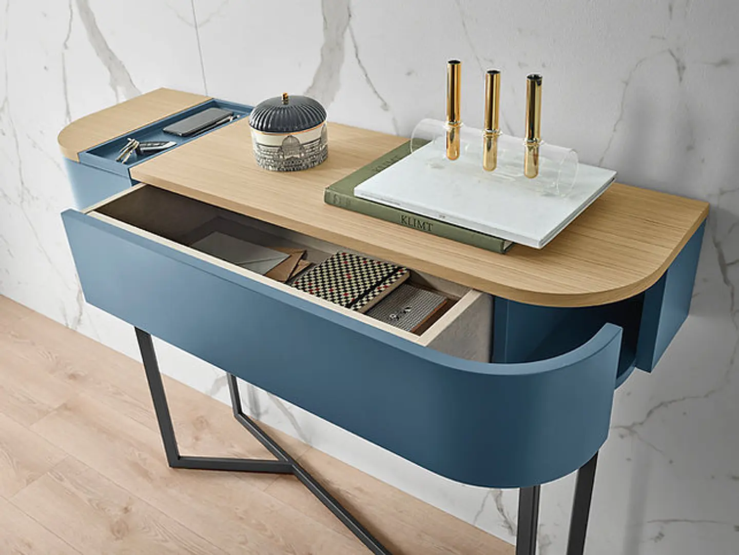 Amora Console 1