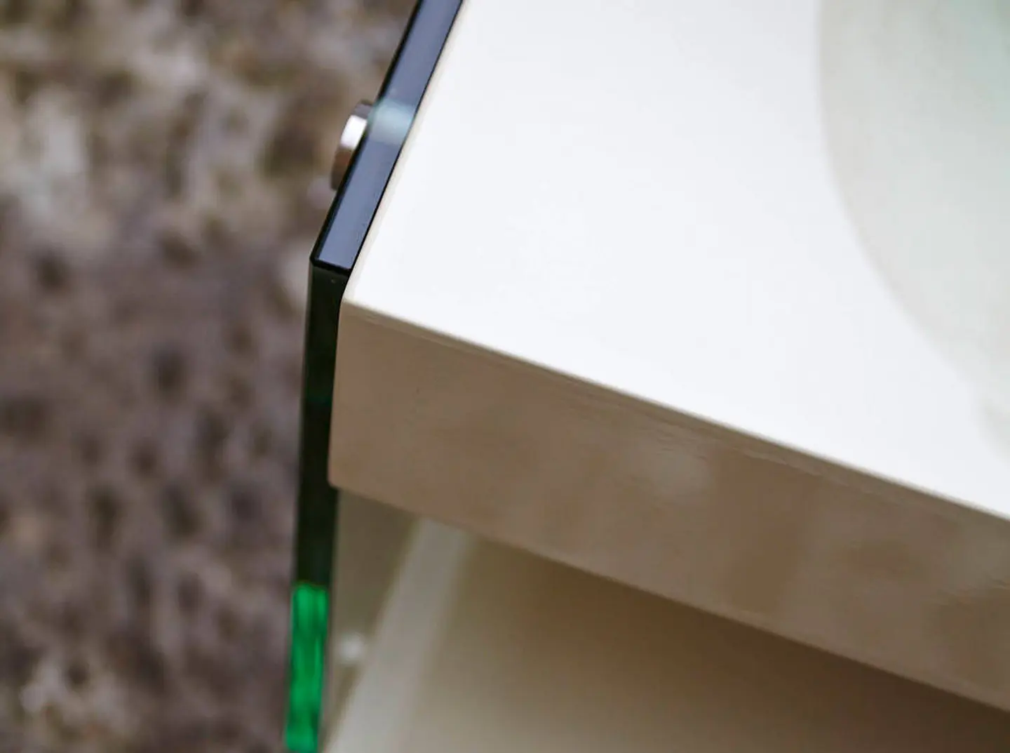 Meuble TV laqué avec côtés en verre 4