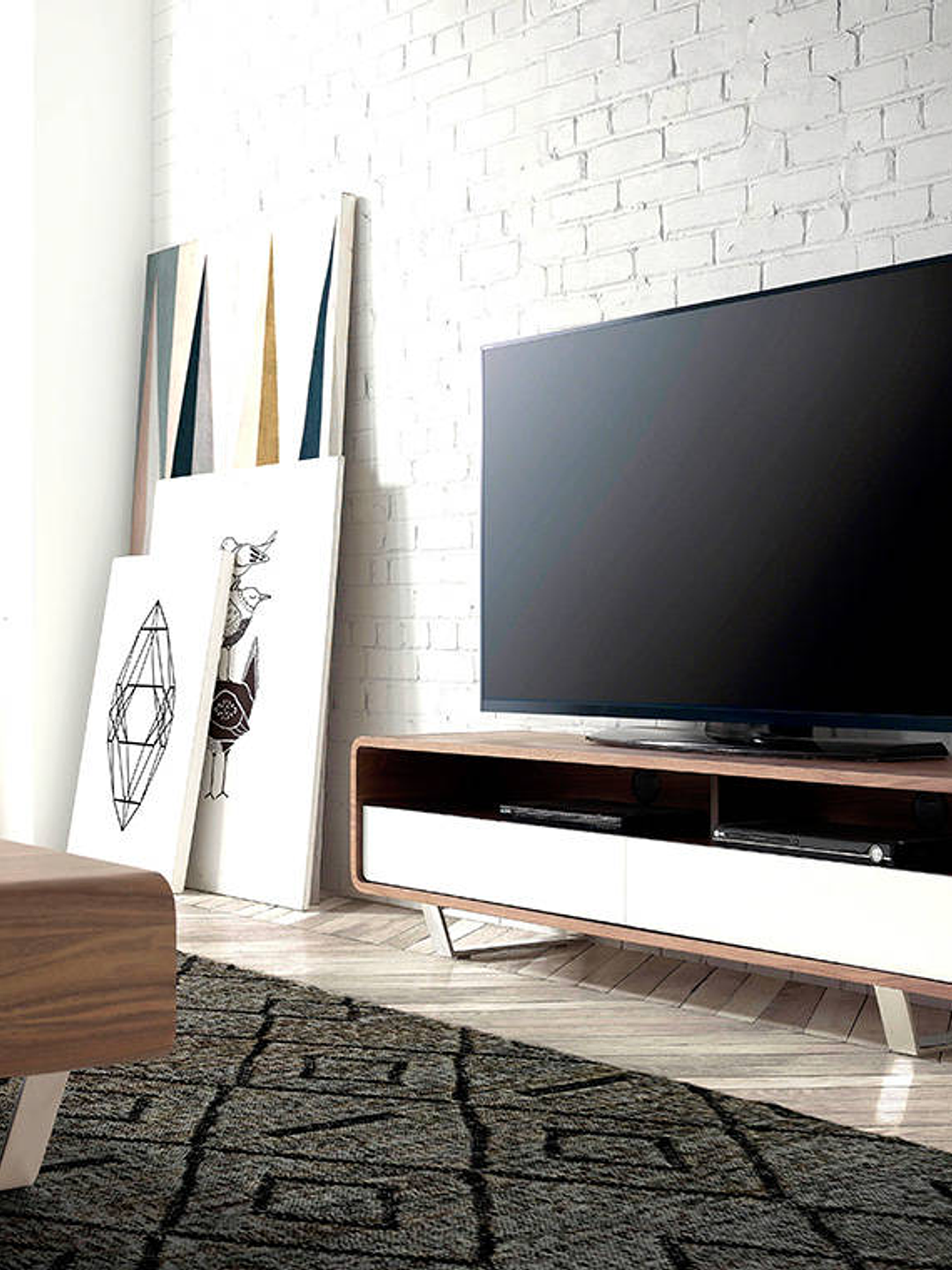 Mueble TV de chapa de nogal y piezas lacadas 2