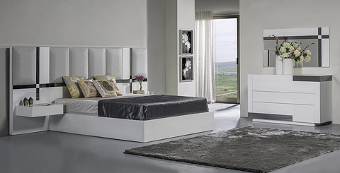 Salle de la collection d'art blanc brillant avec miroir gris