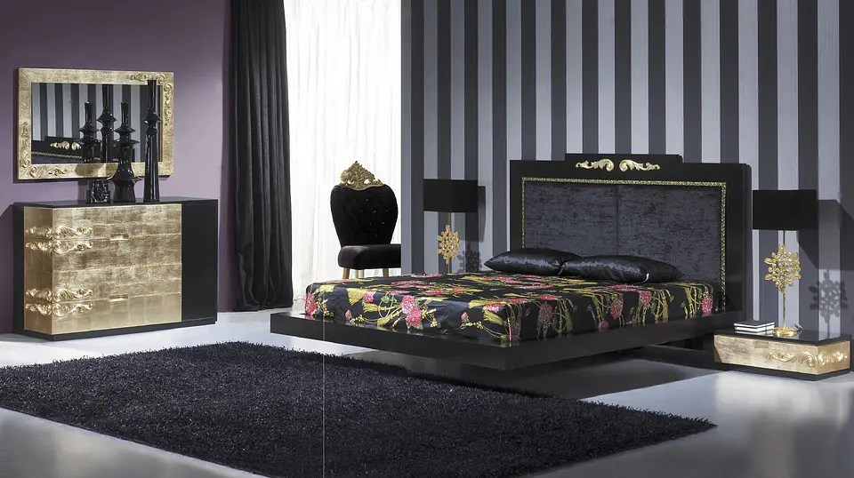 M163 Black / Gold Shine Room 1